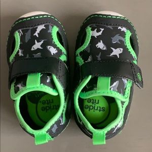 Stride rite shark soft motion splash shoes